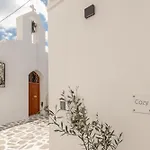 Cozy Comfy Town House בית נופש *